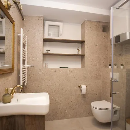 Studio Jon Apartment *